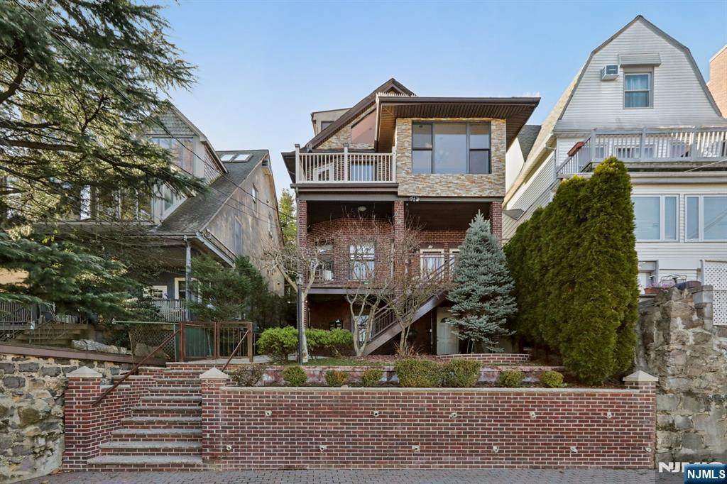 32 Hudson - Photo 1