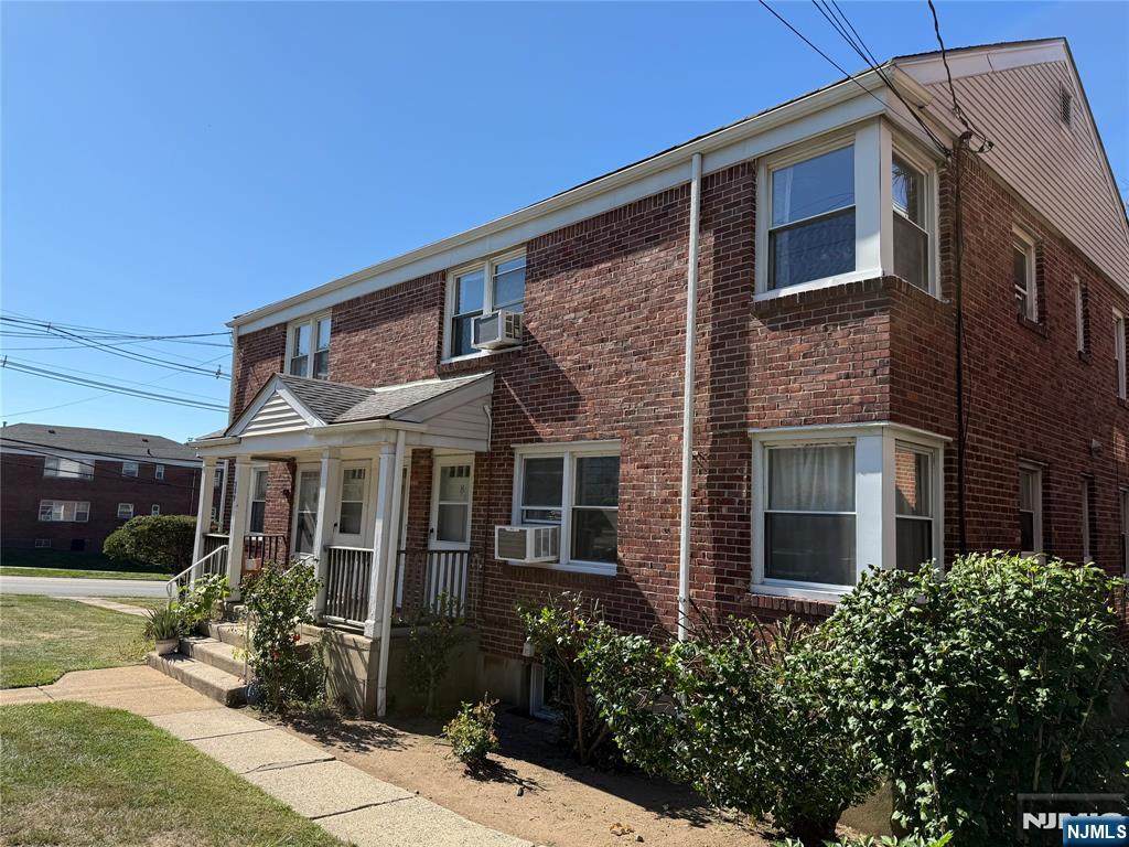 309 Hillside - Photo 1