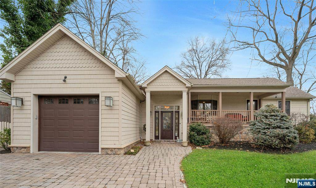 460 Maple Avenue - Photo 1