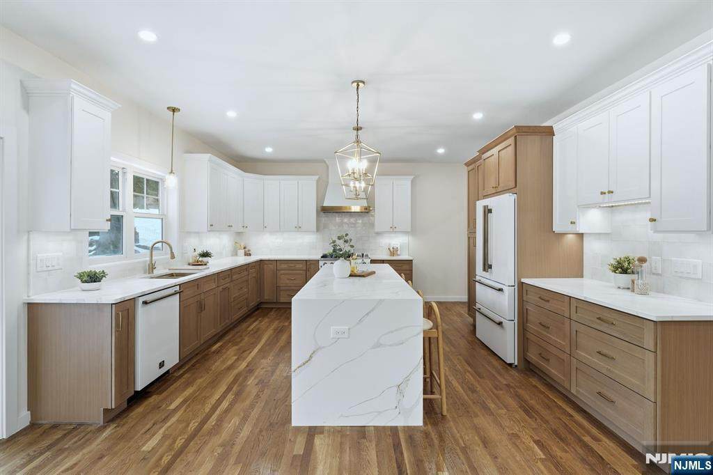 77 Young Avenue - Photo 1