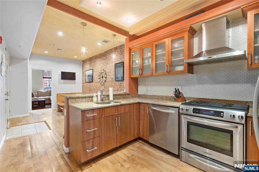 933 Garden Street - Photo 1