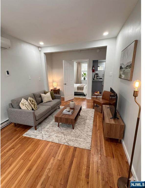 262 Undercliff - Photo 1