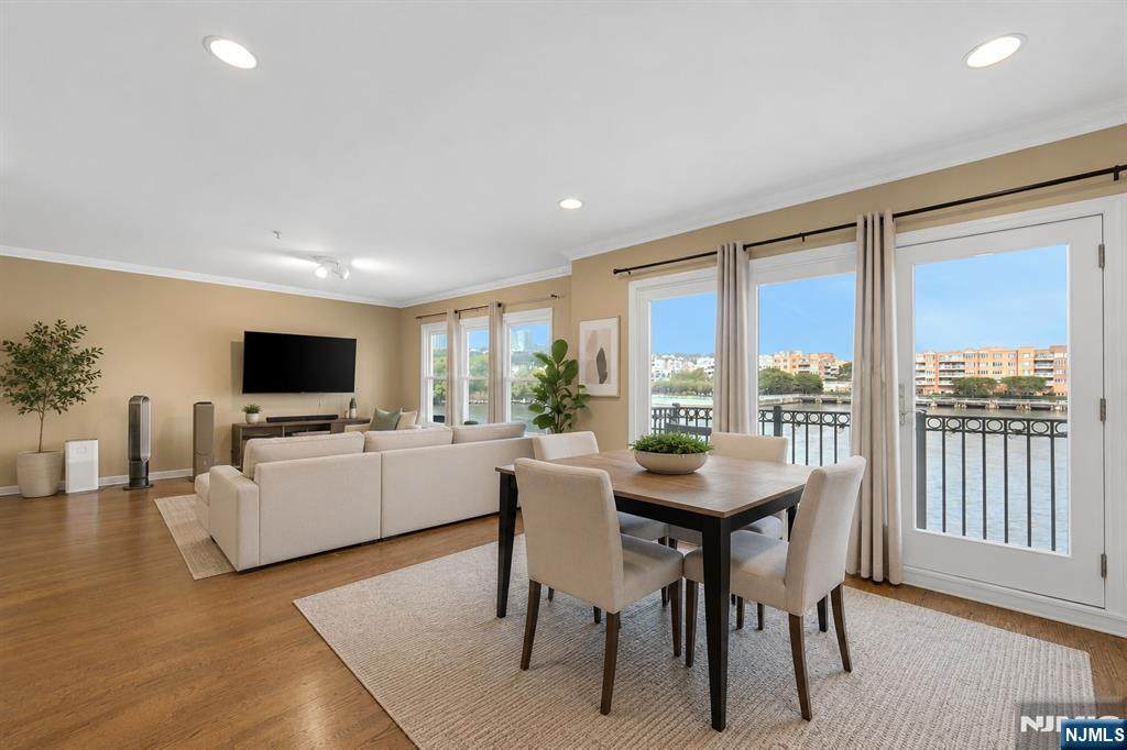 155 The Promenade - Photo 1