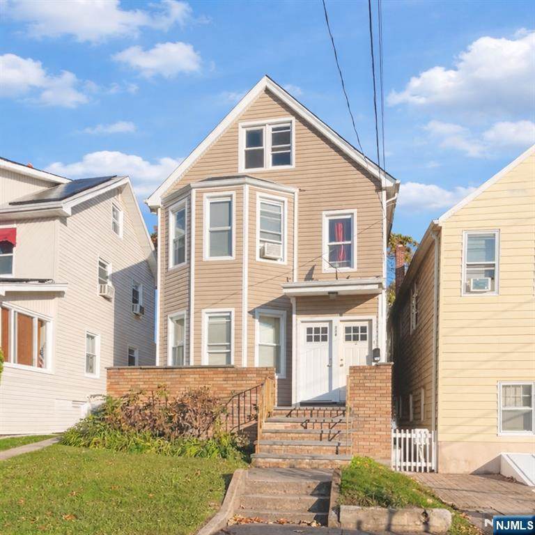 204 Demott - Photo 1
