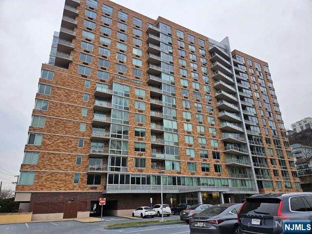 807 Hudson - Photo 1