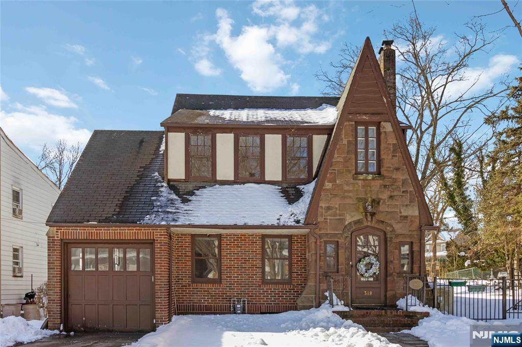 318 Gilbert - Photo 1