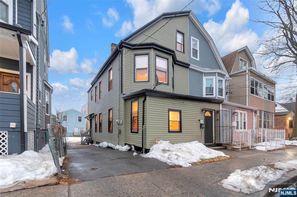 44 Stuyvesant Avenue - Photo 1