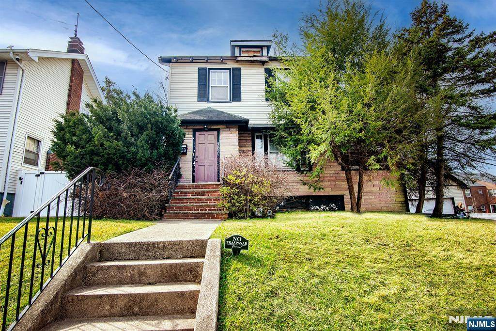 960 Maple - Photo 1