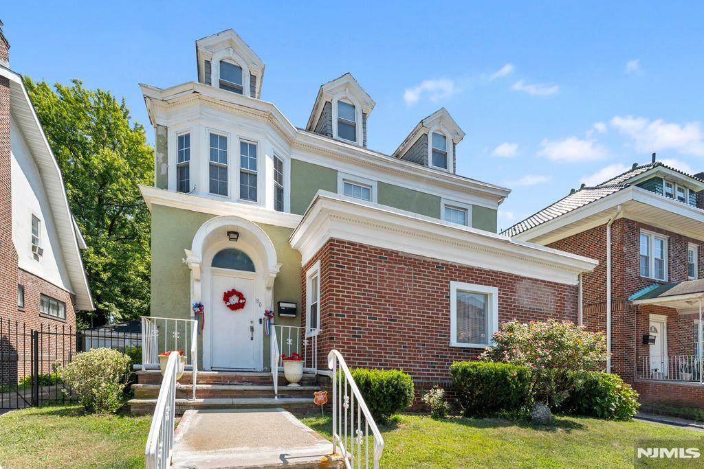 78-80 Girard Place - Photo 1