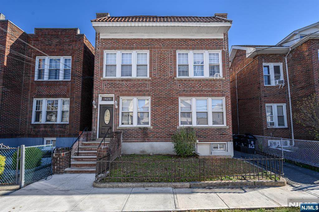 427-429 12th Street - Photo 1