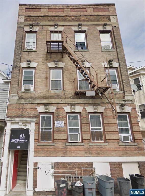 331 Magnolia - Photo 1