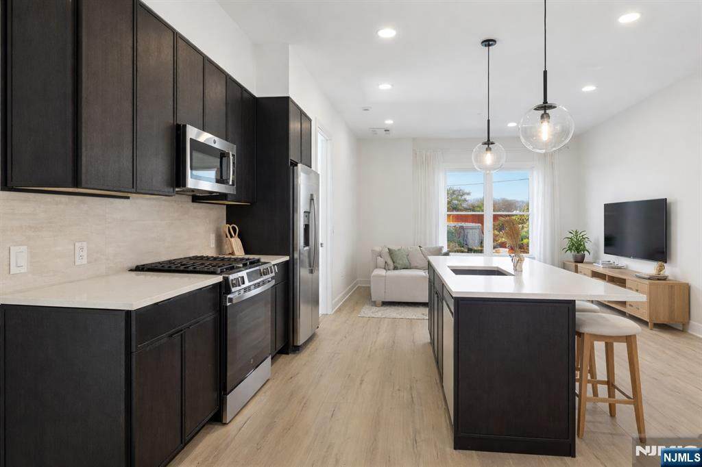 487 Market - Photo 1