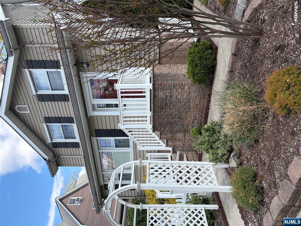 829 Elm - Photo 1