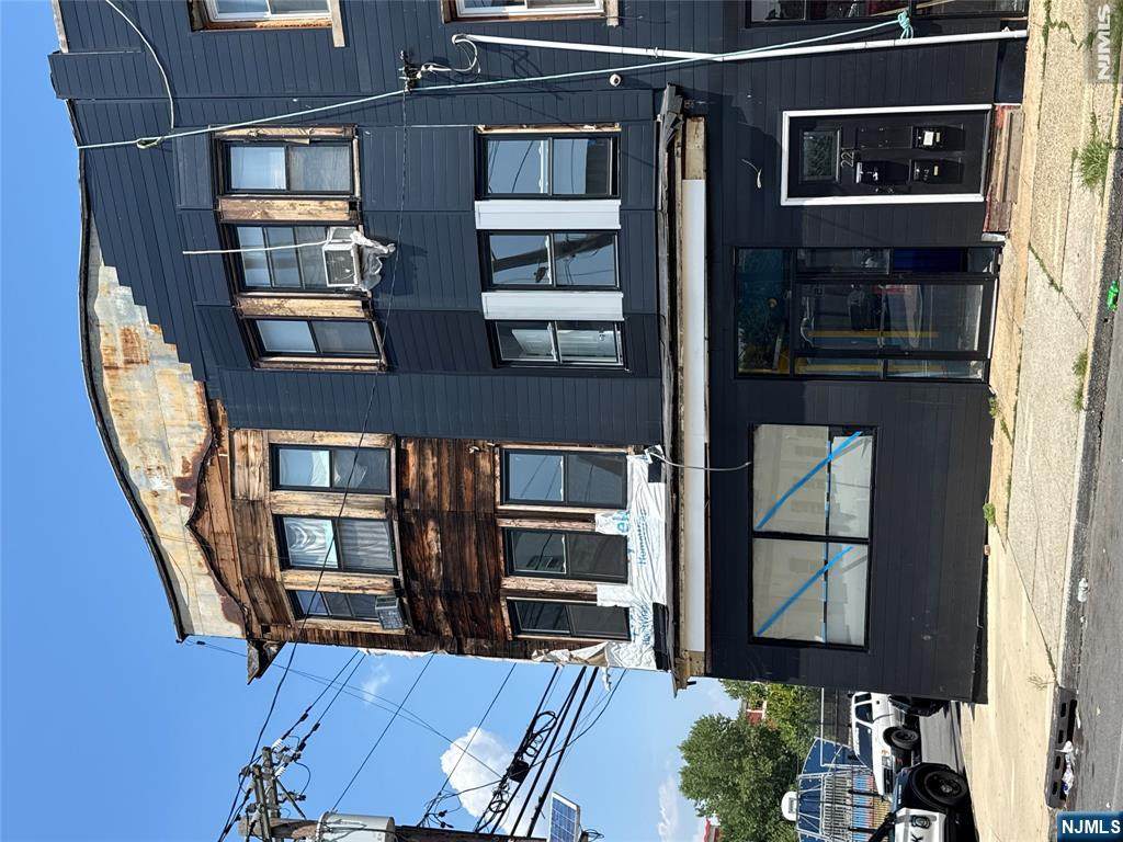 221 Sussex Avenue - Photo 1