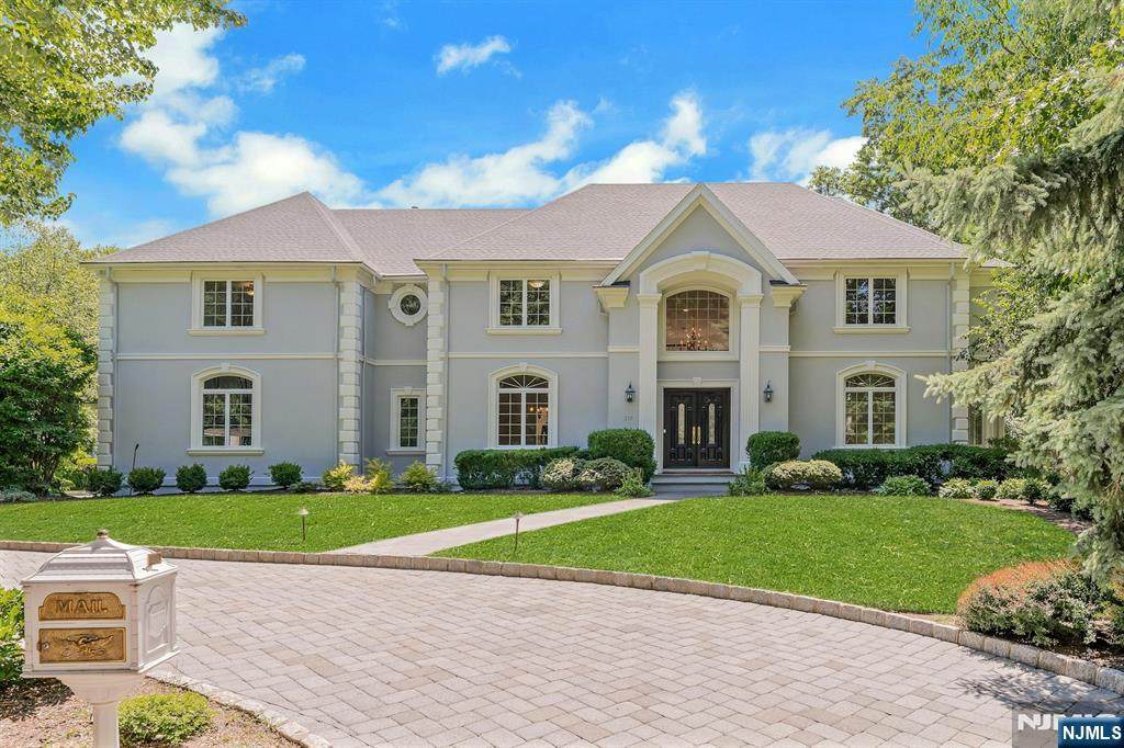210 Woodmere Court - Photo 1