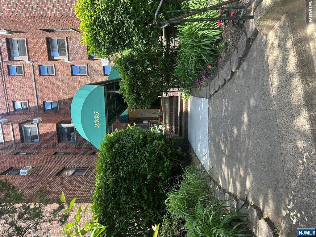 2335 Hudson - Photo 1