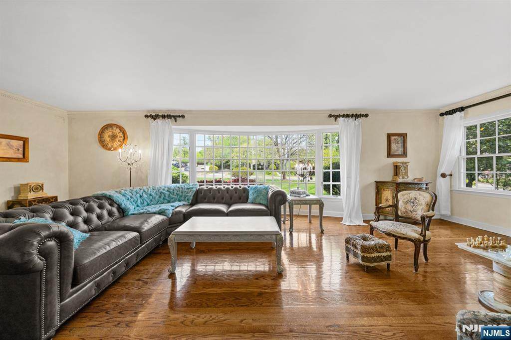 328 Ridgewood - Photo 1
