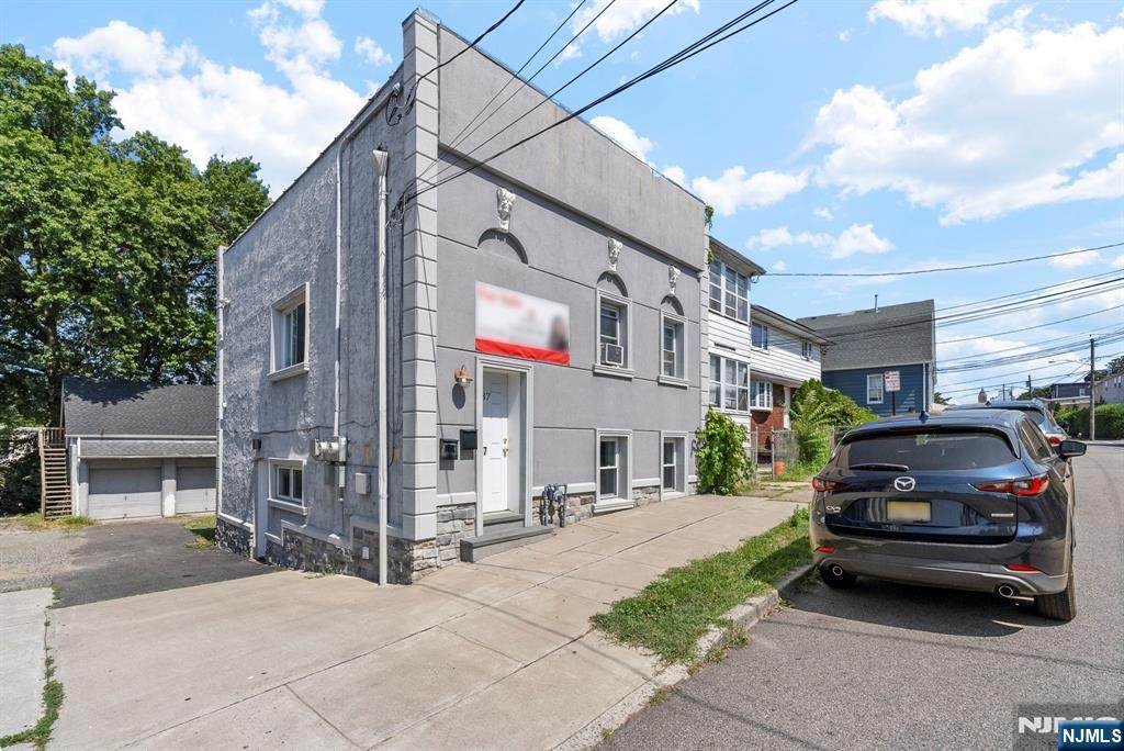 87 Macarthur - Photo 1