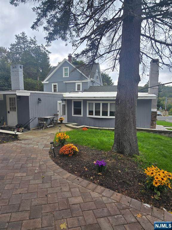 716 Glen - Photo 1