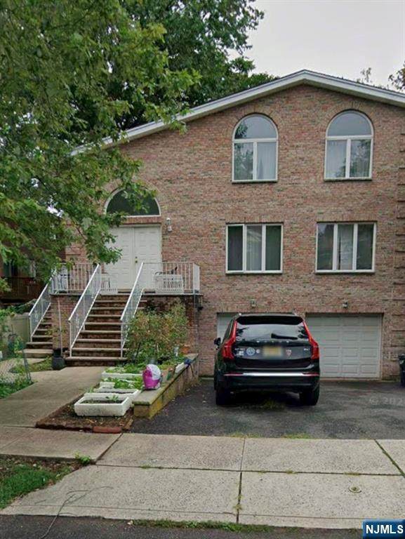 211 Columbus - Photo 1