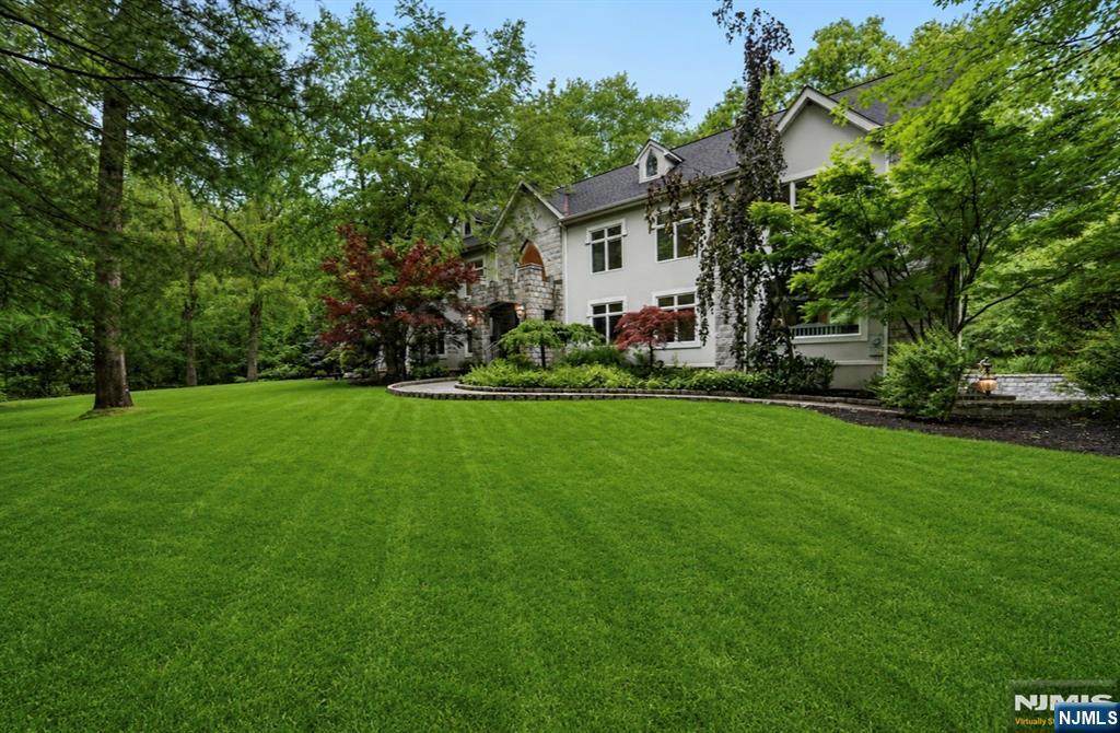 11 Pine Tree Drive - Photo 1