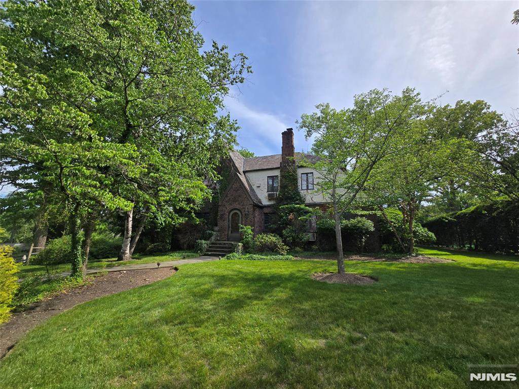 220 Manor Road - Photo 1