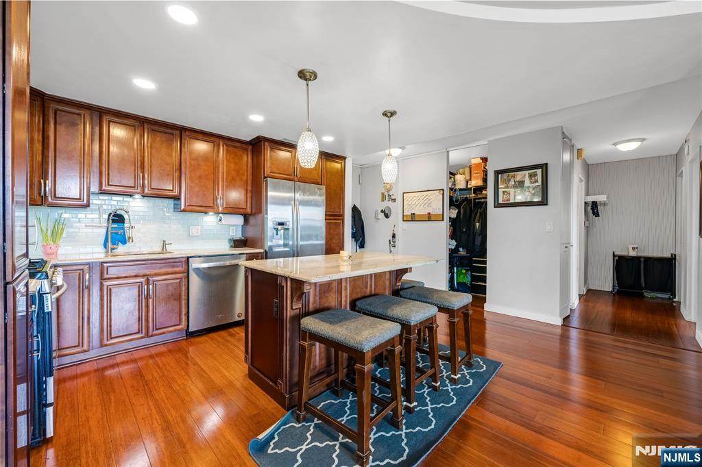 555 North Avenue - Photo 1