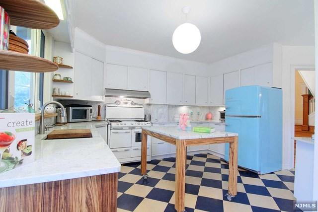 32 Lincoln Avenue - Photo 1