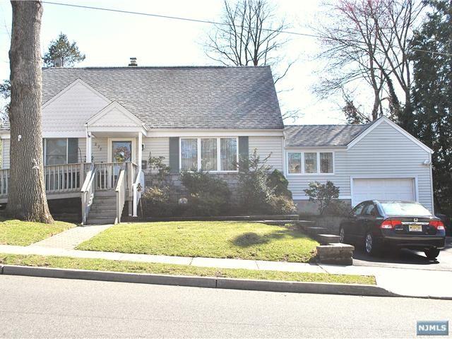 277 Lincoln Boulevard - Photo 1