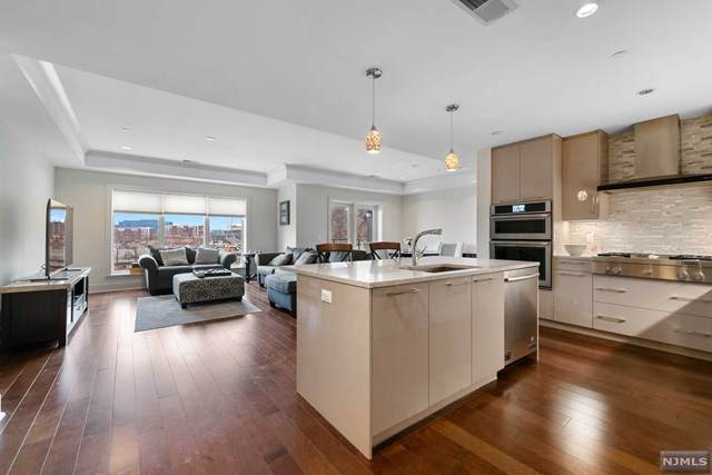 150 Henley Place - Photo 1