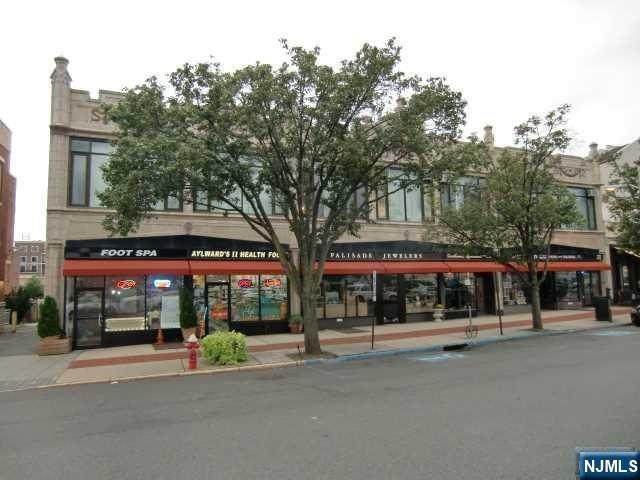 20 Van Brunt Street - Photo 1