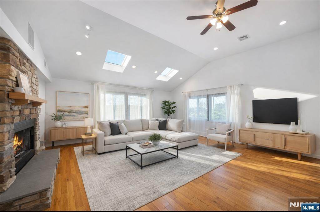 320-322 Dixon Avenue - Photo 1