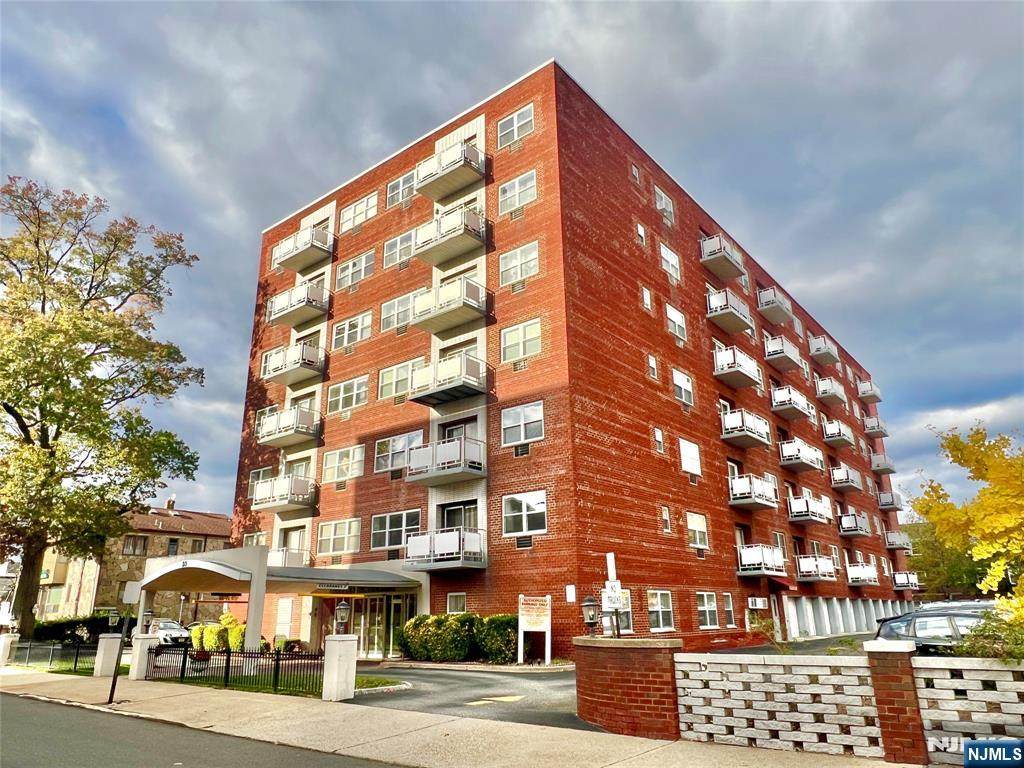20 Jefferson - Photo 1