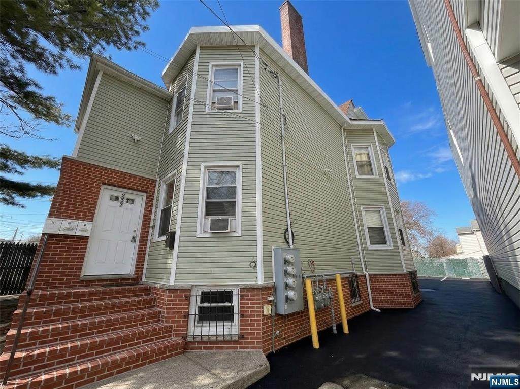 237-239 6th Avenue - Photo 1