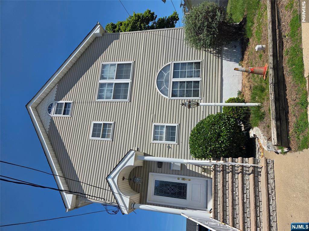 22 Broadway - Photo 1