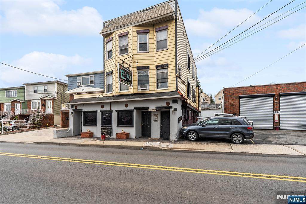 631 Schuyler Avenue - Photo 1