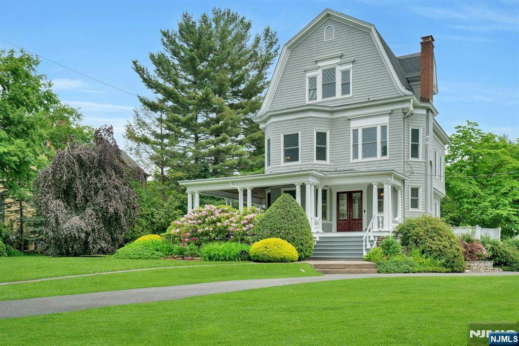 141 End Avenue - Photo 1