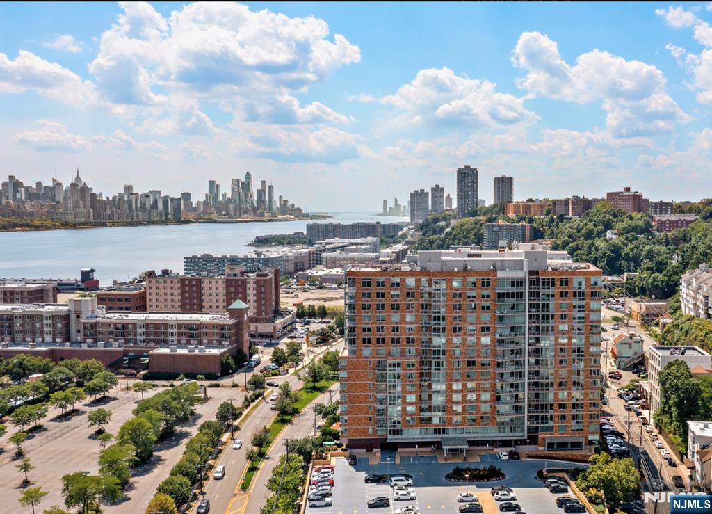 512 Hudson - Photo 1