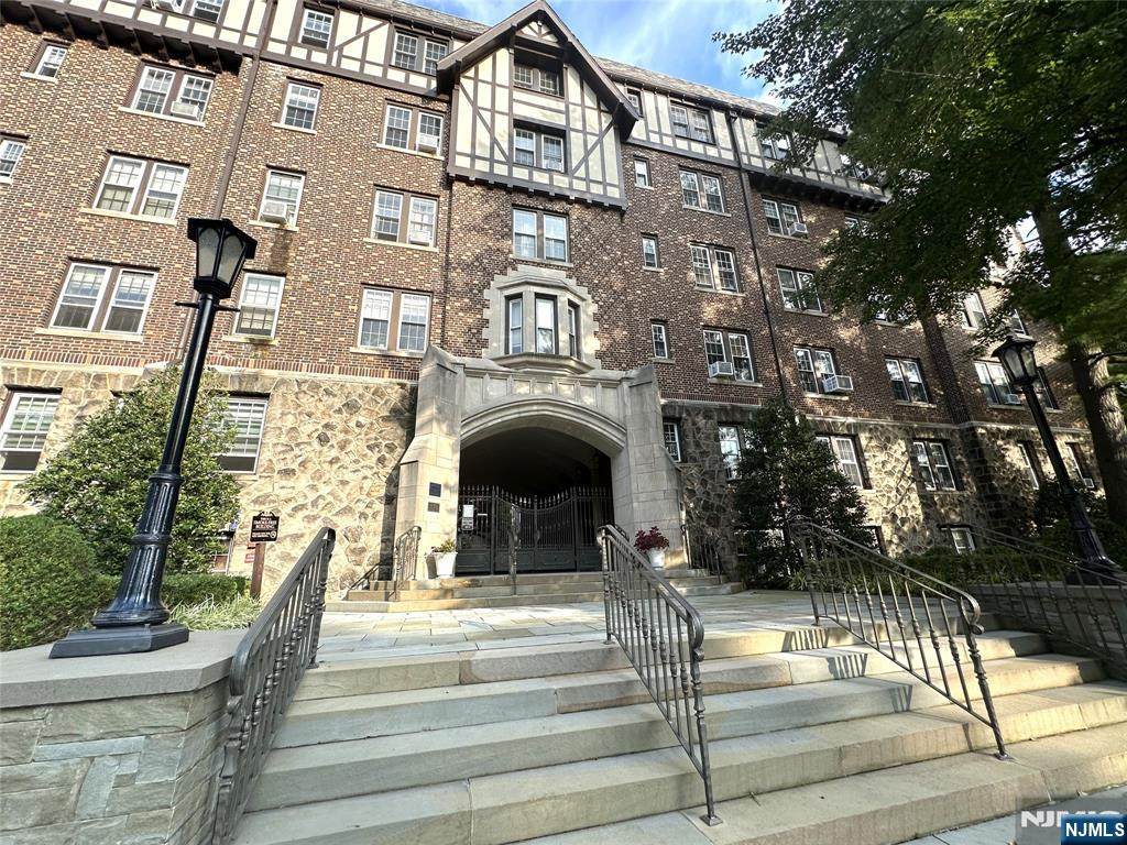 275 Engle Street - Photo 1