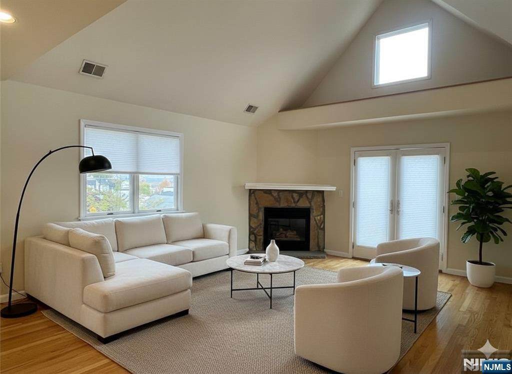662 Undercliff - Photo 1