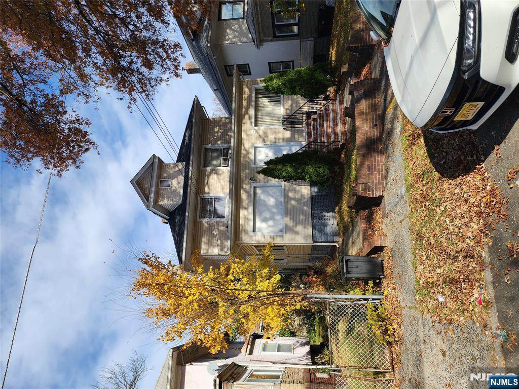 219 Pomona Avenue - Photo 1
