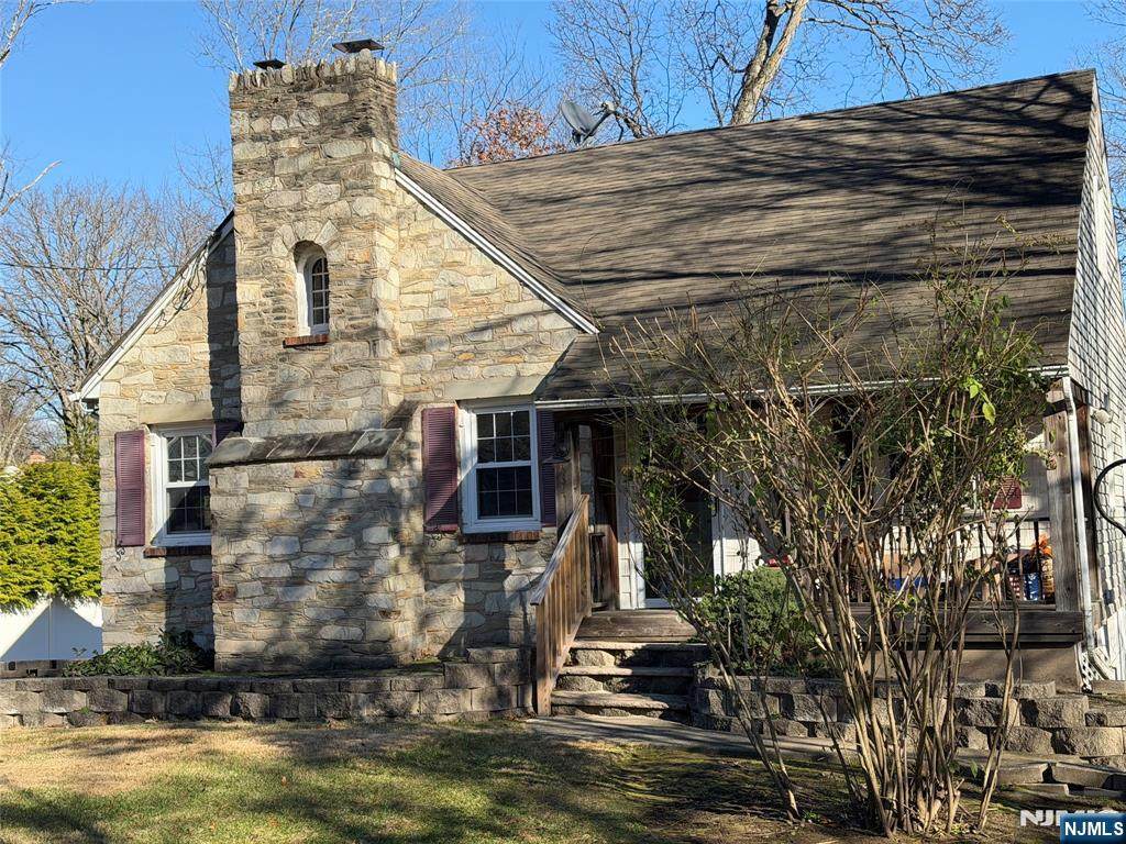 134 Oakwood Drive - Photo 1