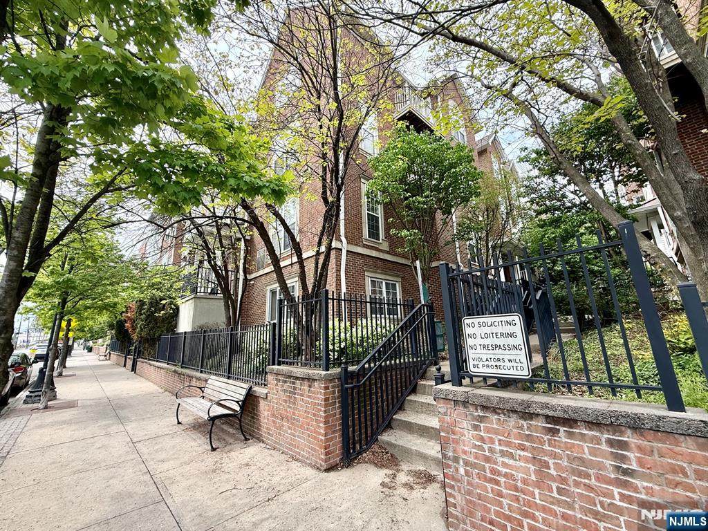 200 Dey Street - Photo 1