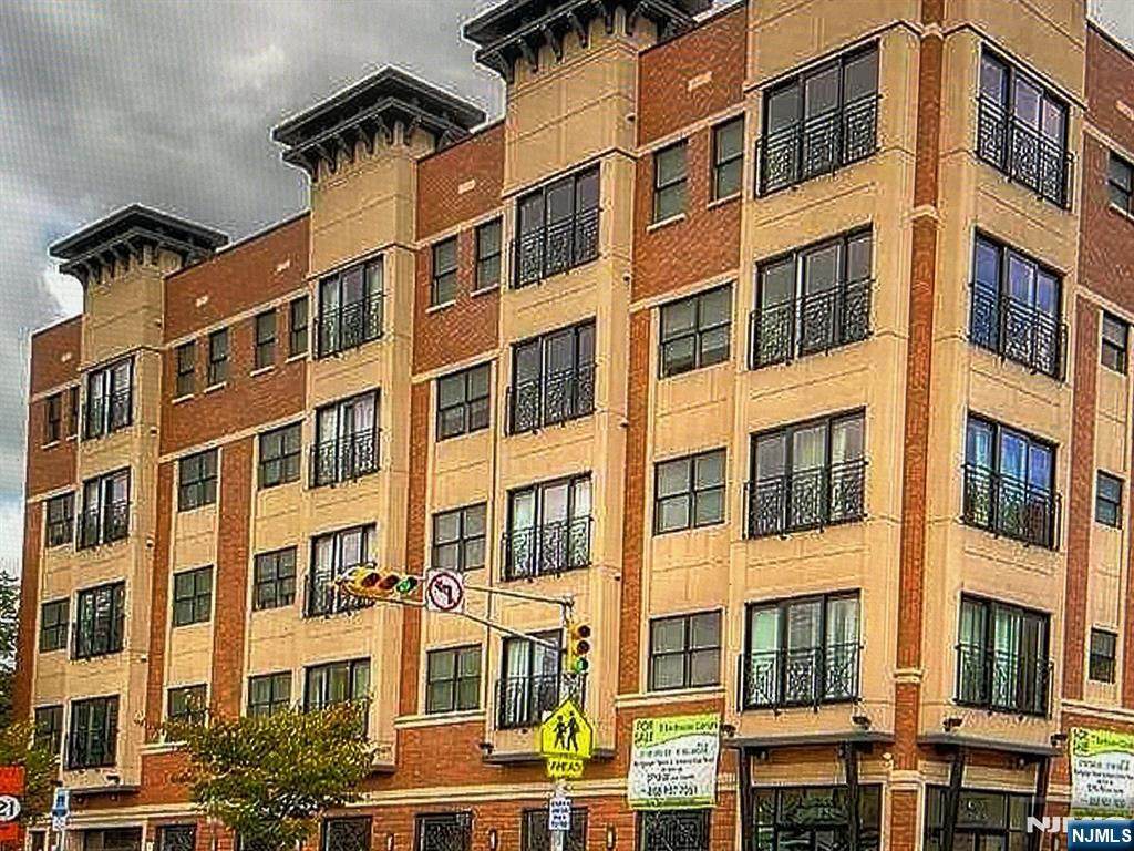 105-107 Broad Street - Photo 1