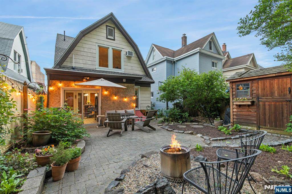 370 Undercliff Avenue - Photo 1