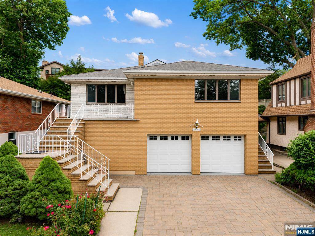 1042 Harvard Place - Photo 1