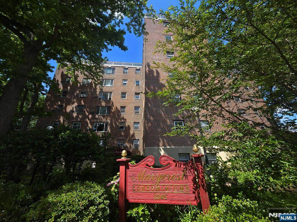 2345 Linwood - Photo 1