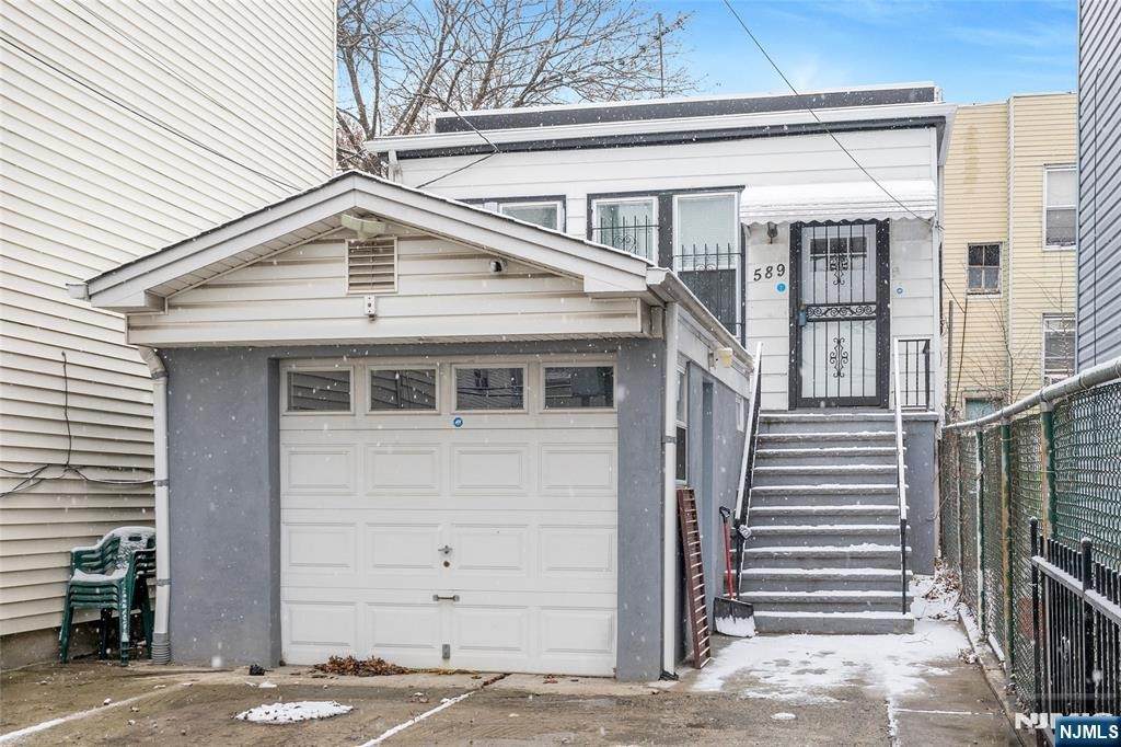 589 Garfield Avenue - Photo 1