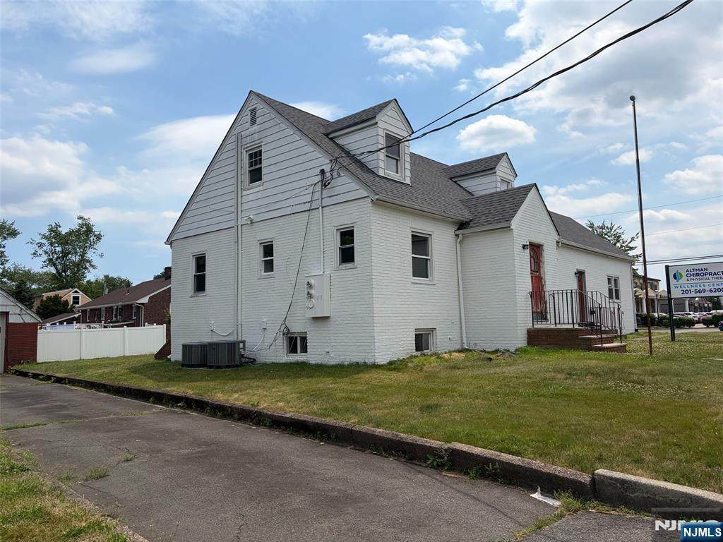 226 Livingston - Photo 1