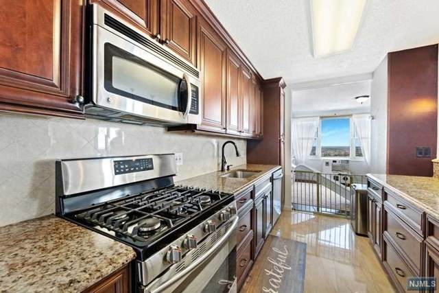 555 North Avenue - Photo 1